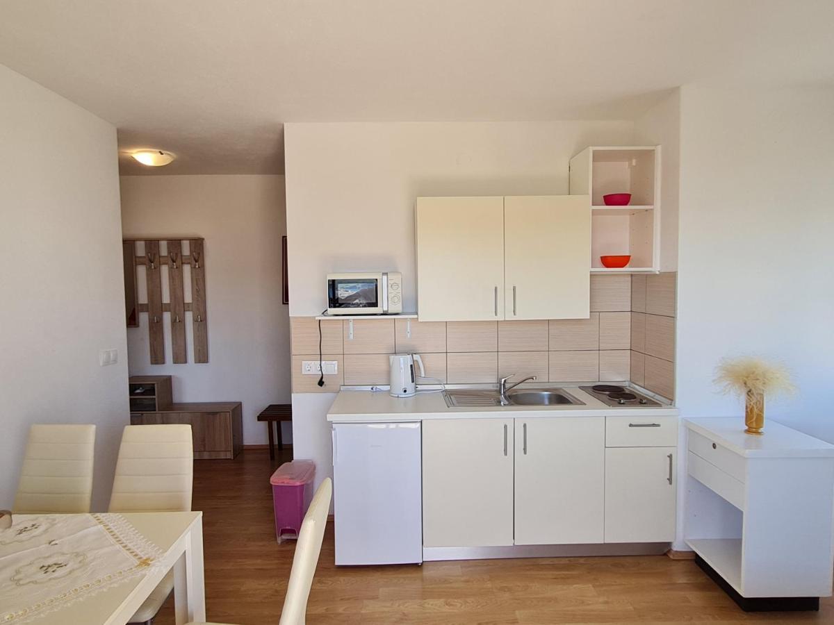 Apartments Zakarija Novalja Bagian luar foto
