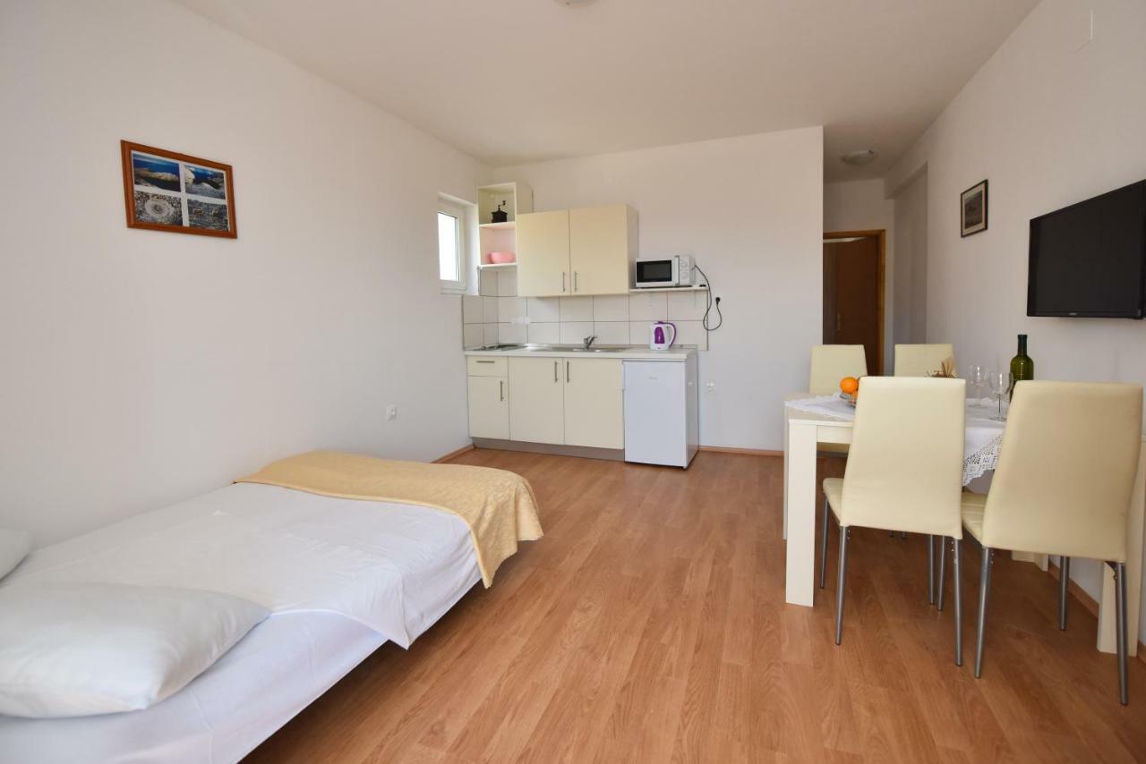 Apartments Zakarija Novalja Bagian luar foto