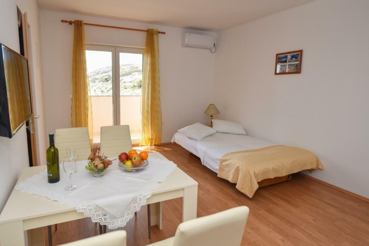 Apartments Zakarija Novalja Bagian luar foto