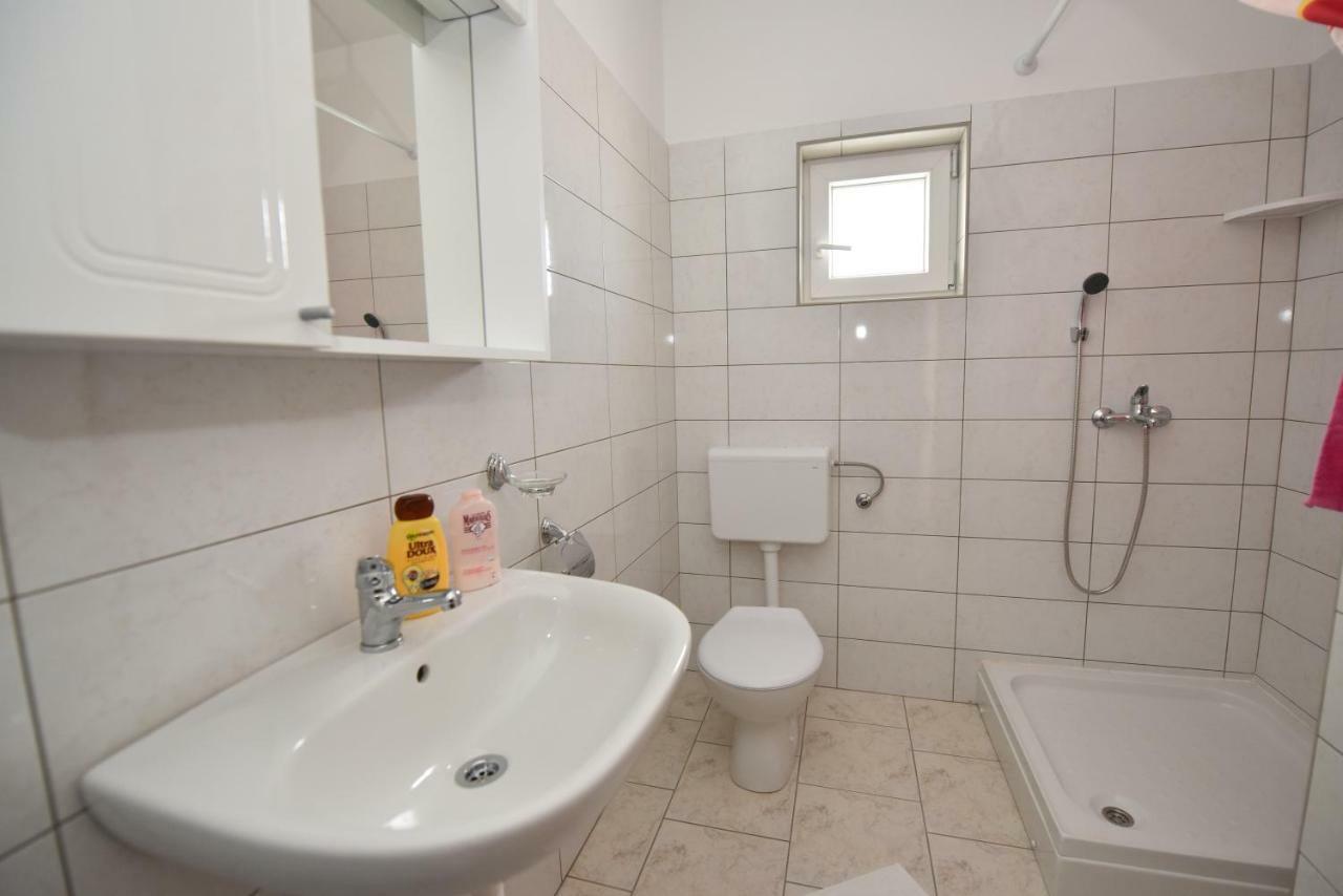 Apartments Zakarija Novalja Bagian luar foto