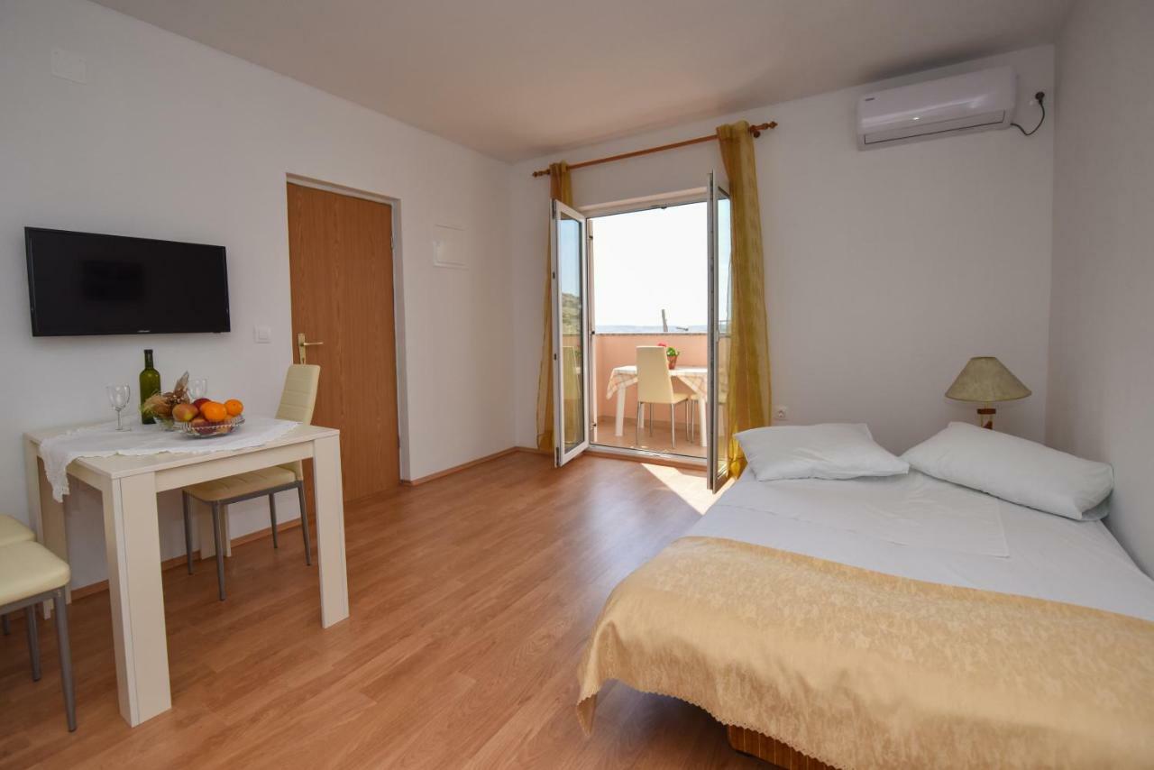 Apartments Zakarija Novalja Bagian luar foto